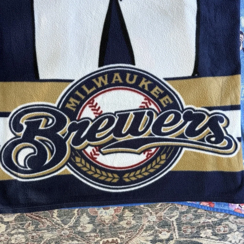 Milwaukee Brewers Wearable Blanket Hoodie Fleece Lounger Adult One Size MLB